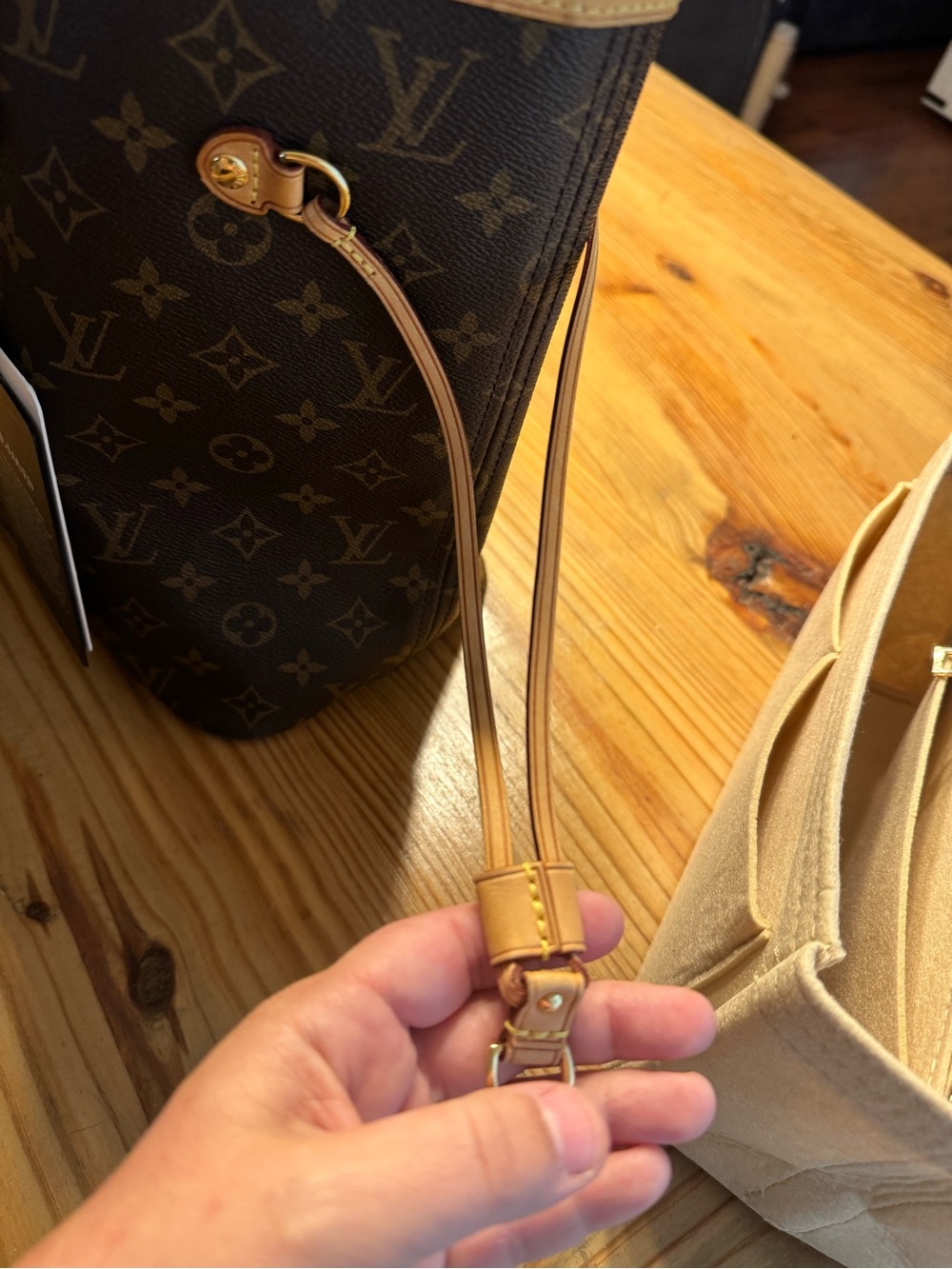 Louis Vuitton Monogram Neverfull MM - Picture 6 of 16
